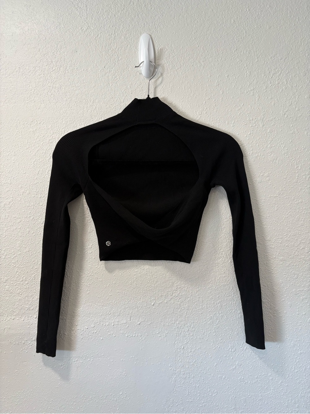 lululemon athletica Black Long-Sleeve Cutout Crop Top